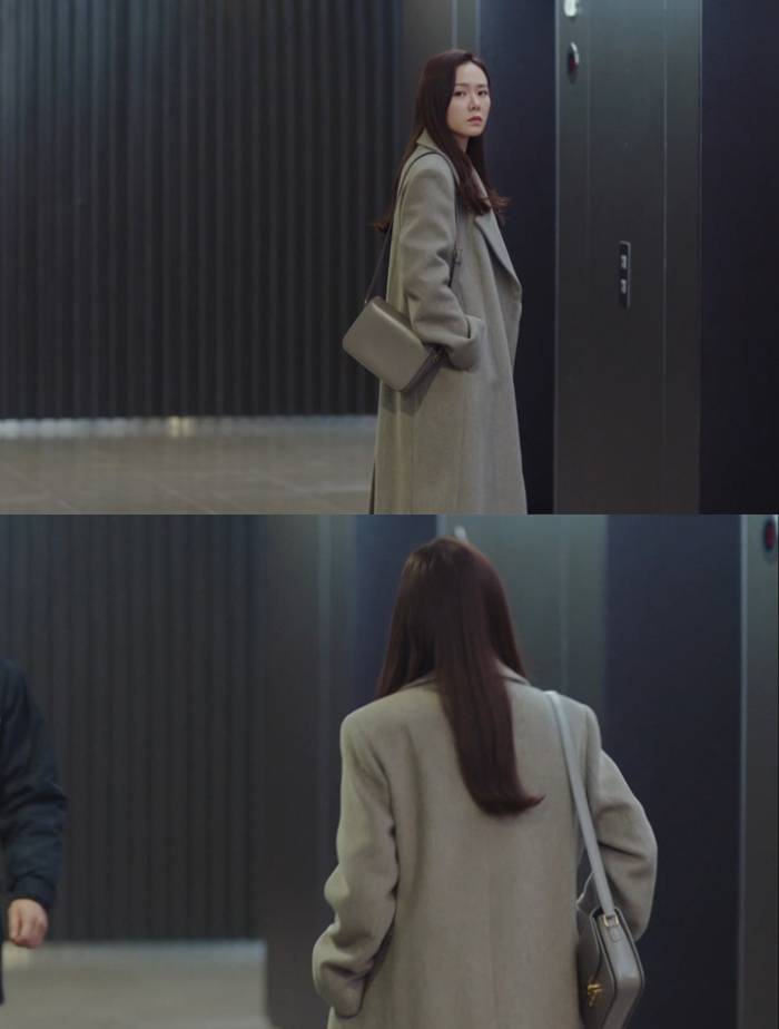 Kdrama_Fashion on X: Son Ye-Jin carried LONGCHAMP Roseau Top Handle Bag S  ($445) in JTBC Drama, Thirty Nine Episode 6. Cr:    / X